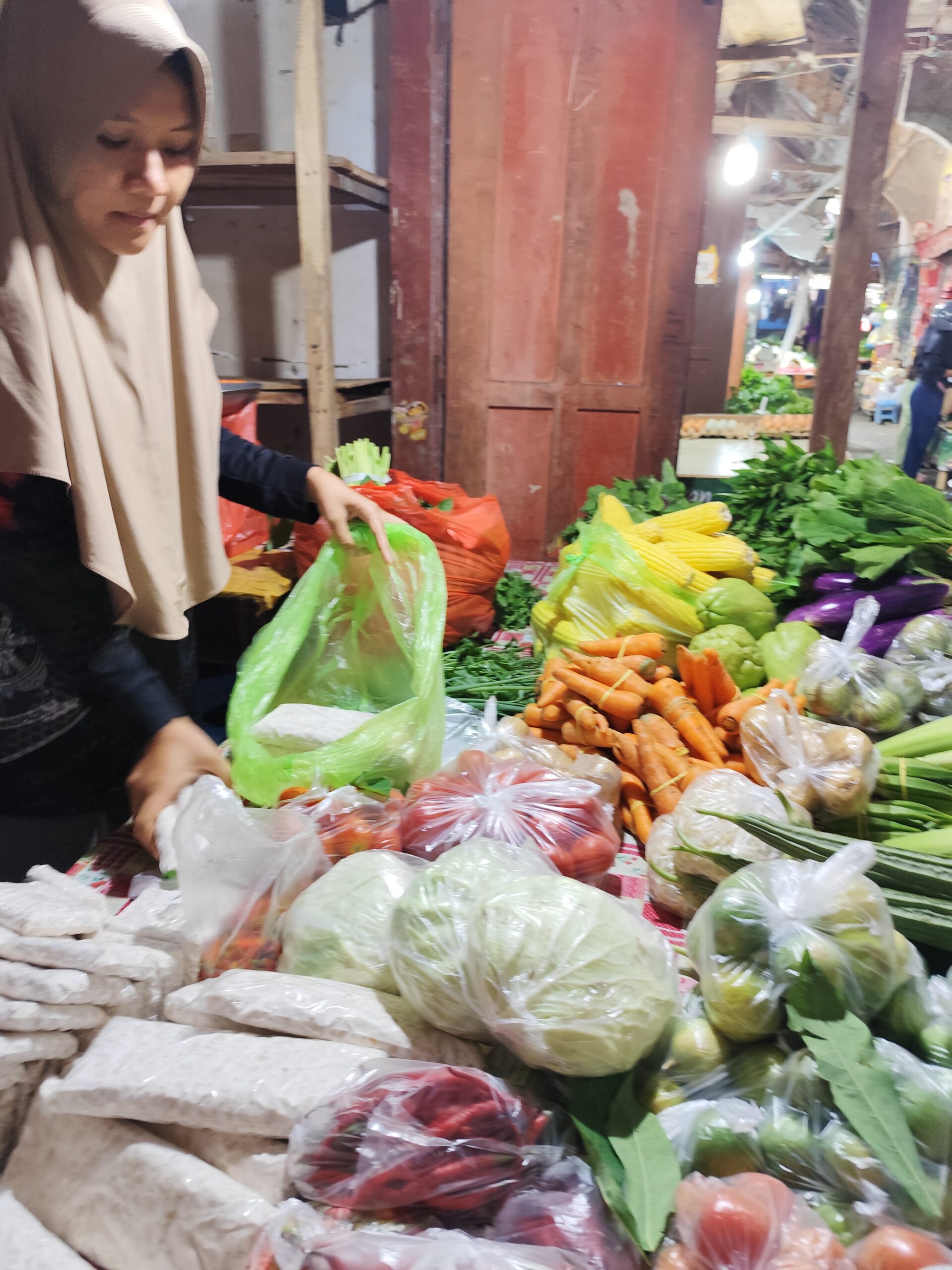 Foto Penjual Sayuran Segar di Pasar Andounohu Kota Kendari (Selasa, 28/1/2025)